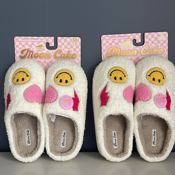 Moon Cake  Ladies Memory Foam Slippers, NWT - Picture 5 of 7